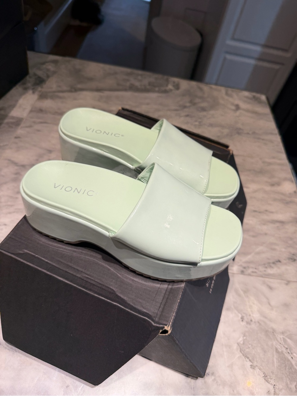 Vionic Mint Green Platform Slide Sandals 6 medium